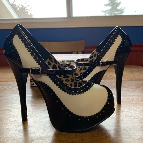 Bordello Teeze Blk and Wht Platform - Picture 4 of 7